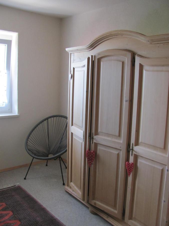 Habitación en casa particular #2 Ruhiges Gemuetliches Ferienzimmer Mit 2 Einzelbetten Gemeinschaftsbad W-lan Airport Nah Late Night Check In Haus Nr 9,5