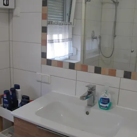 #2 Ruhiges Gemuetliches Ferienzimmer Mit 2 Einzelbetten Gemeinschaftsbad W-Lan Airport Nah Late Night Check In Haus Nr 9,5 Trunkelsberg Exterior foto