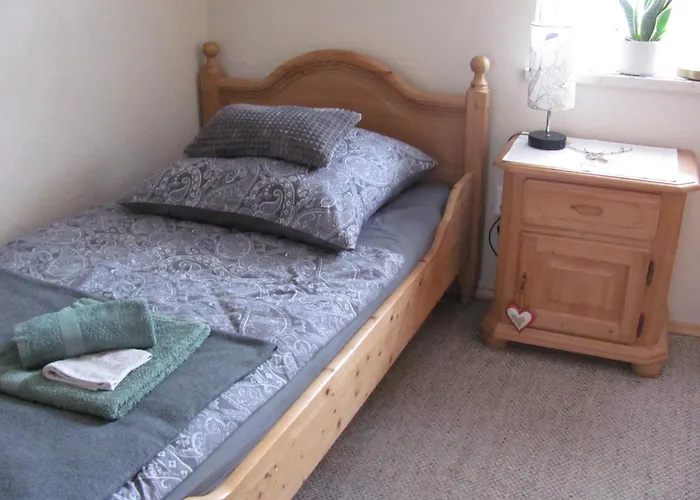 #2 Ruhiges Gemuetliches Ferienzimmer Mit 2 Einzelbetten Gemeinschaftsbad W-Lan Airport Nah Late Night Check In Haus Nr 9,5