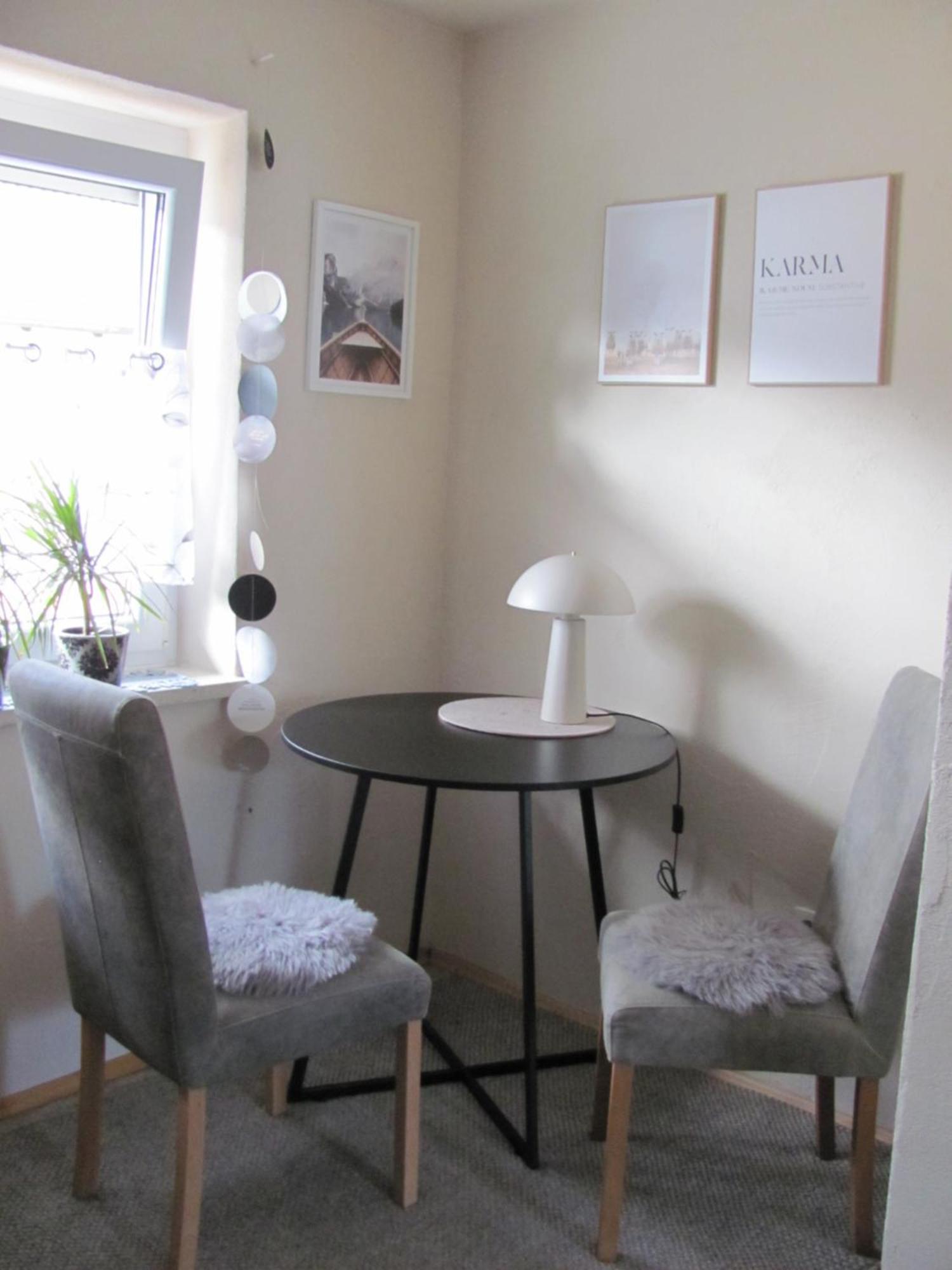 Privatunterkunft #2 Ruhiges Gemuetliches Ferienzimmer Mit 2 Einzelbetten Gemeinschaftsbad W-lan Airport Nah Late Night Check In Haus Nr 9,5 *
