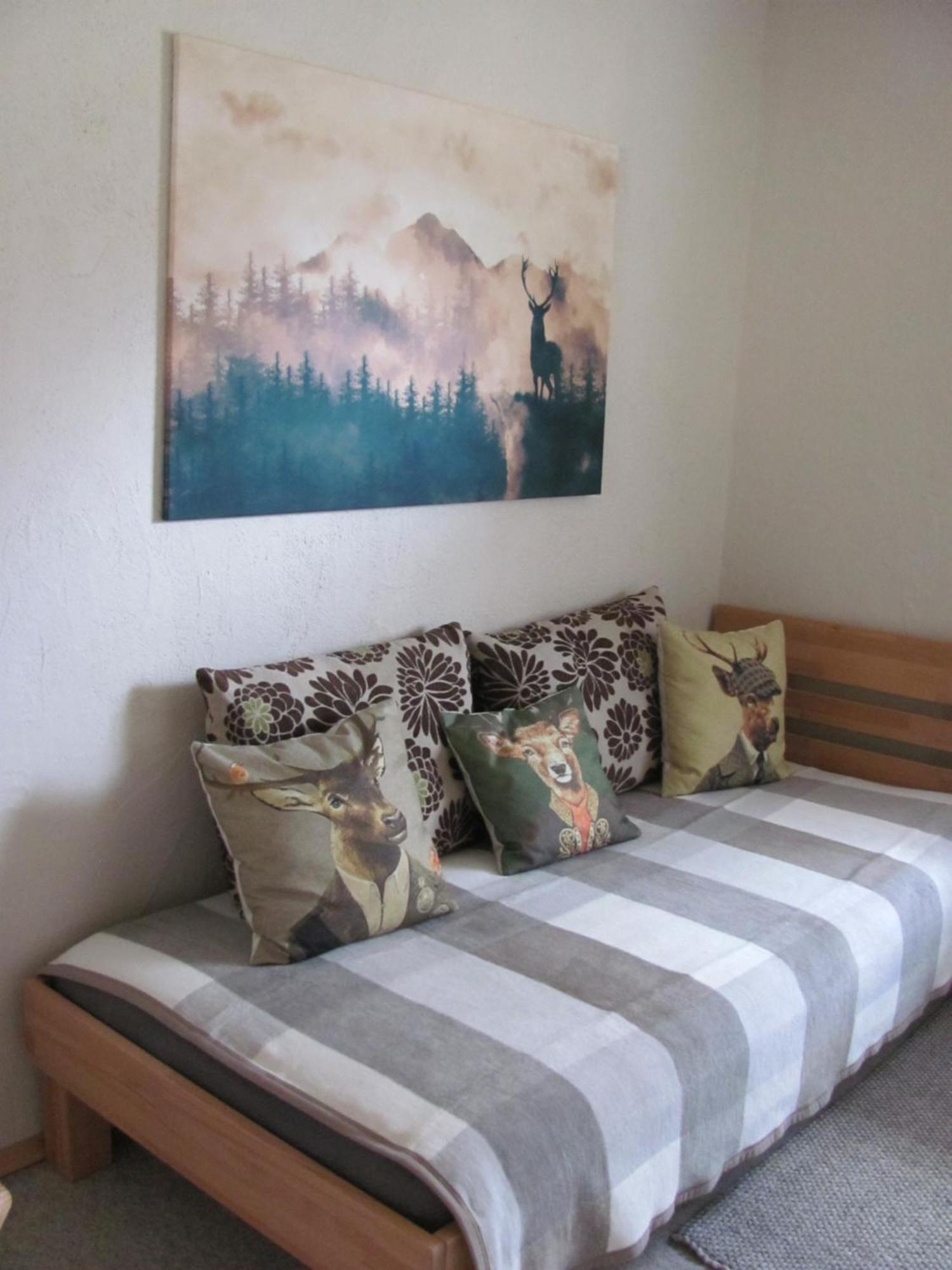 #2 Ruhiges Gemuetliches Ferienzimmer Mit 2 Einzelbetten Gemeinschaftsbad W-lan Airport Nah Late Night Check In Haus Nr 9,5 Privatunterkunft *