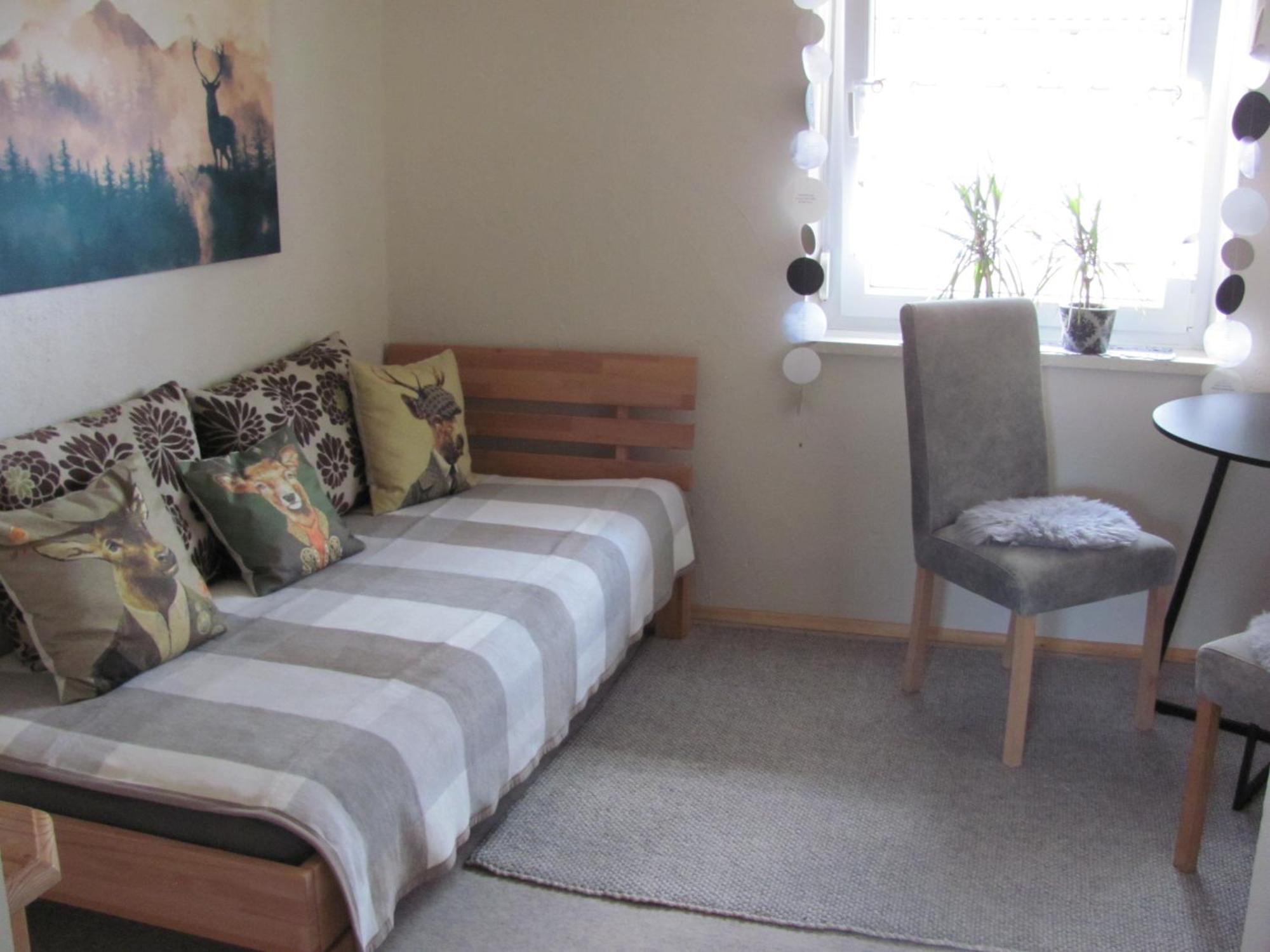 #2 Ruhiges Gemuetliches Ferienzimmer Mit 2 Einzelbetten Gemeinschaftsbad W-lan Airport Nah Late Night Check In Haus Nr 9,5 Privatunterkunft Trunkelsberg